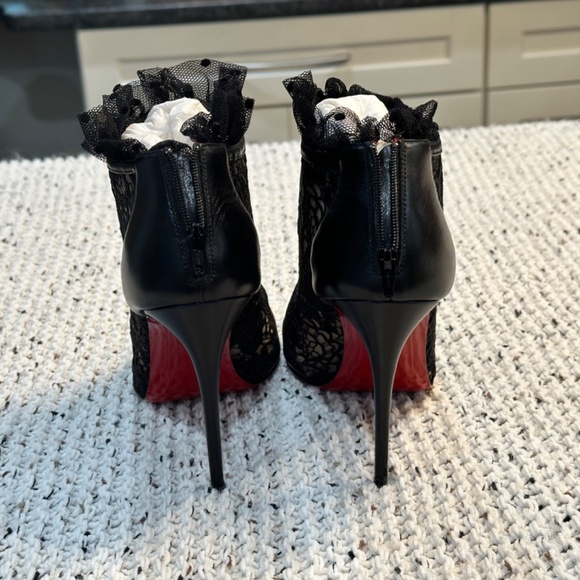 Christian Louboutin Henrietta Lace Peep Toe - Picture 4 of 5